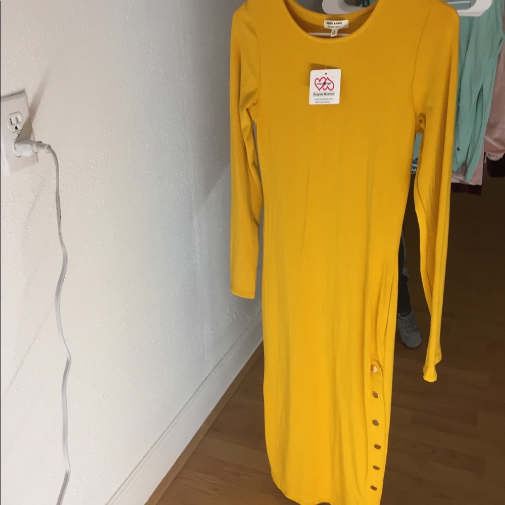 Small mustard yellow fork fitting dress